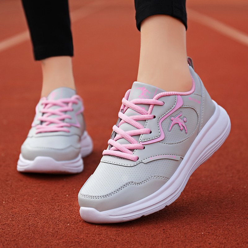 A broken Johnny Danley girl's Autumn Soft Bottom Sports Shoe