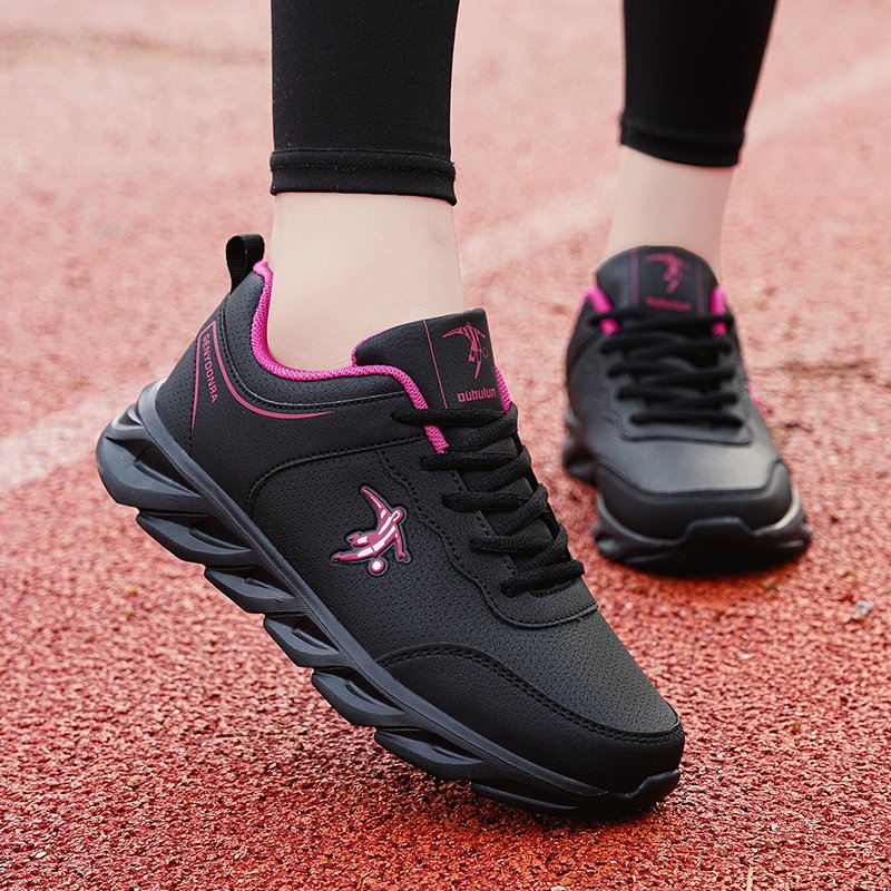 A broken Johnny Danley girl's Autumn Soft Bottom Sports Shoe