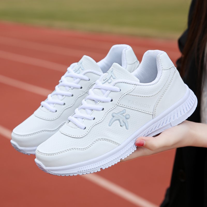 A broken Johnny Danley girl's Autumn Soft Bottom Sports Shoe