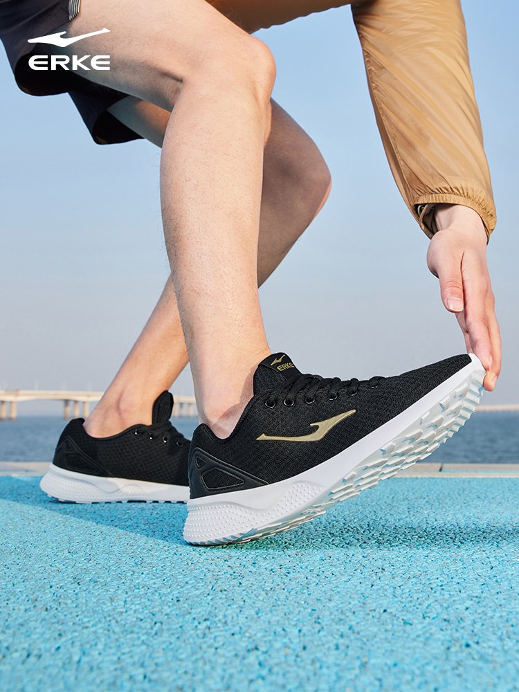 A new 2024 for the Hung Singer sneakers, a light-soft, soft-shoeed, black-shoe-shoe-shoe man