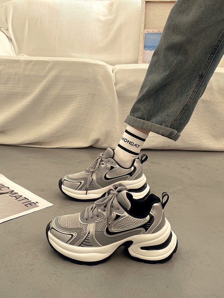 Europe Station Big Daddy's Shoes in the Falls, 2024 new pop-up sports shoes