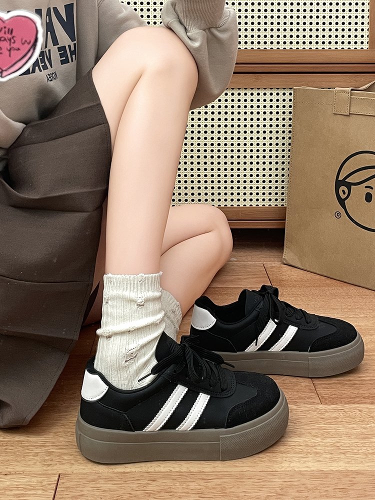 A new 2024 spring and autumn pair of white and white shoes, retrospected and retrospected