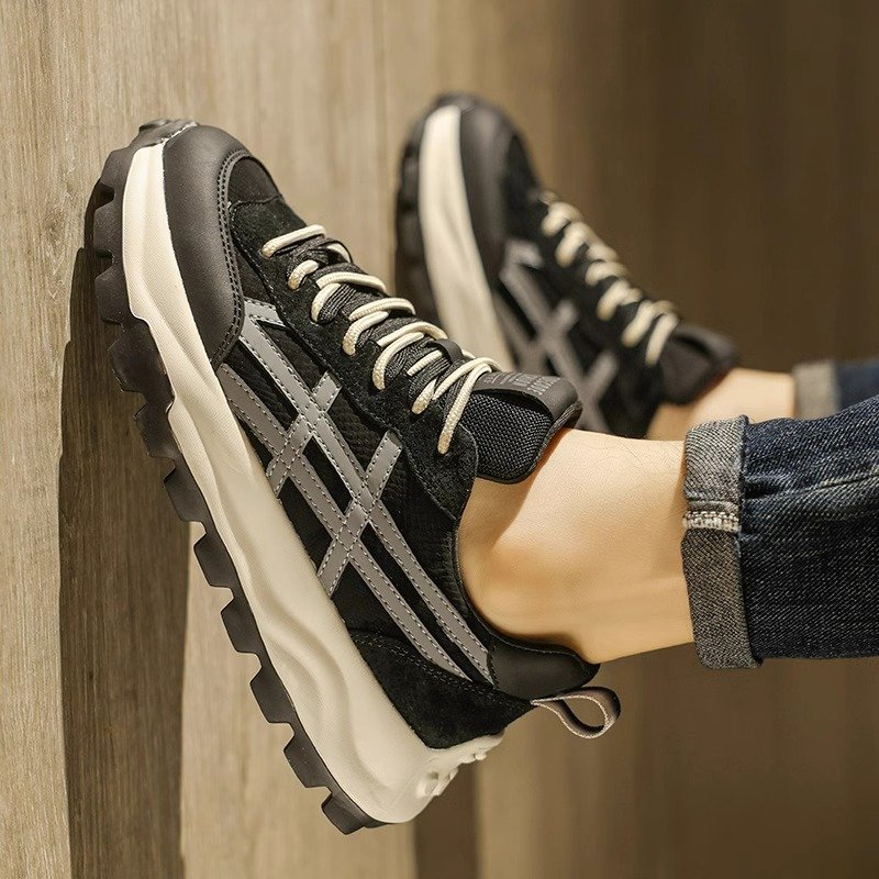 The new 2024 in the spring and autumn man's shoes rose to the height of Agang's dad's sports and hiking shoes