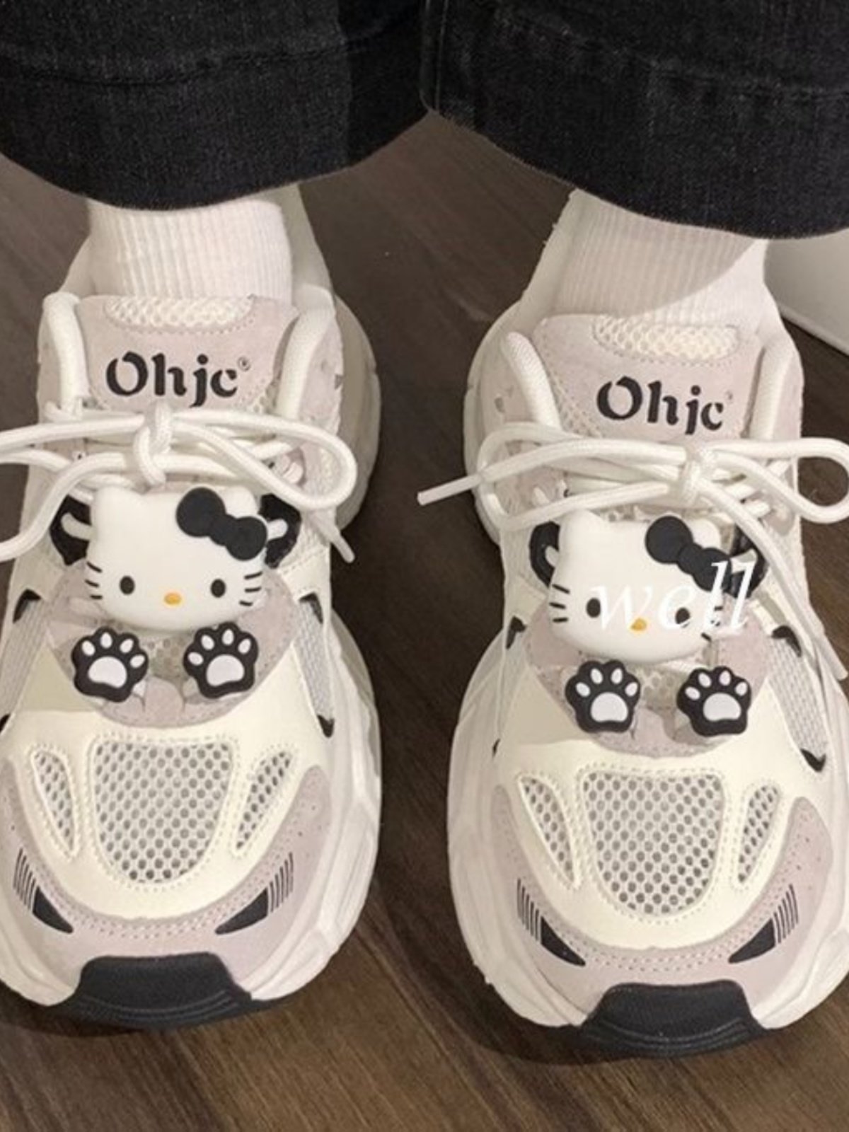 the original web-based old man's shoe girl in his 2024 summer air-breeding ins-tweet sportsgirl