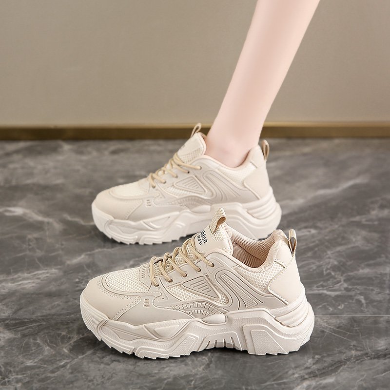 A new 2024 for old man's shoes and girl's, a summer-screech-net-scene-scene-scene white shoes