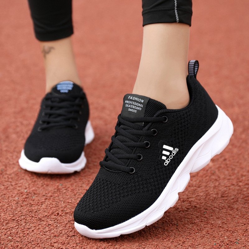 The brand-seated sneakers, the new one from the spring and fall, the air-receiving, black-discussed running shoes