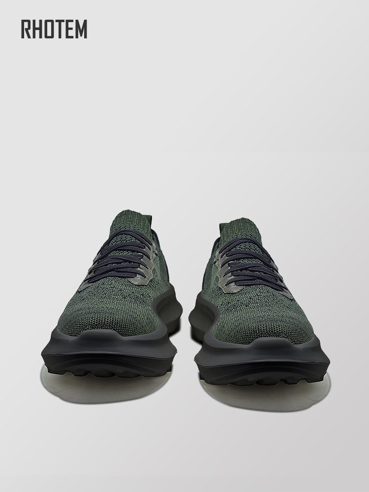RHOOTEM'S SUMMER FOOT IS TIED TO AN AIR-LEAKED SPORTY SHOE WITH A HEAVY BOTTOM OF A LOCOMOTIVE