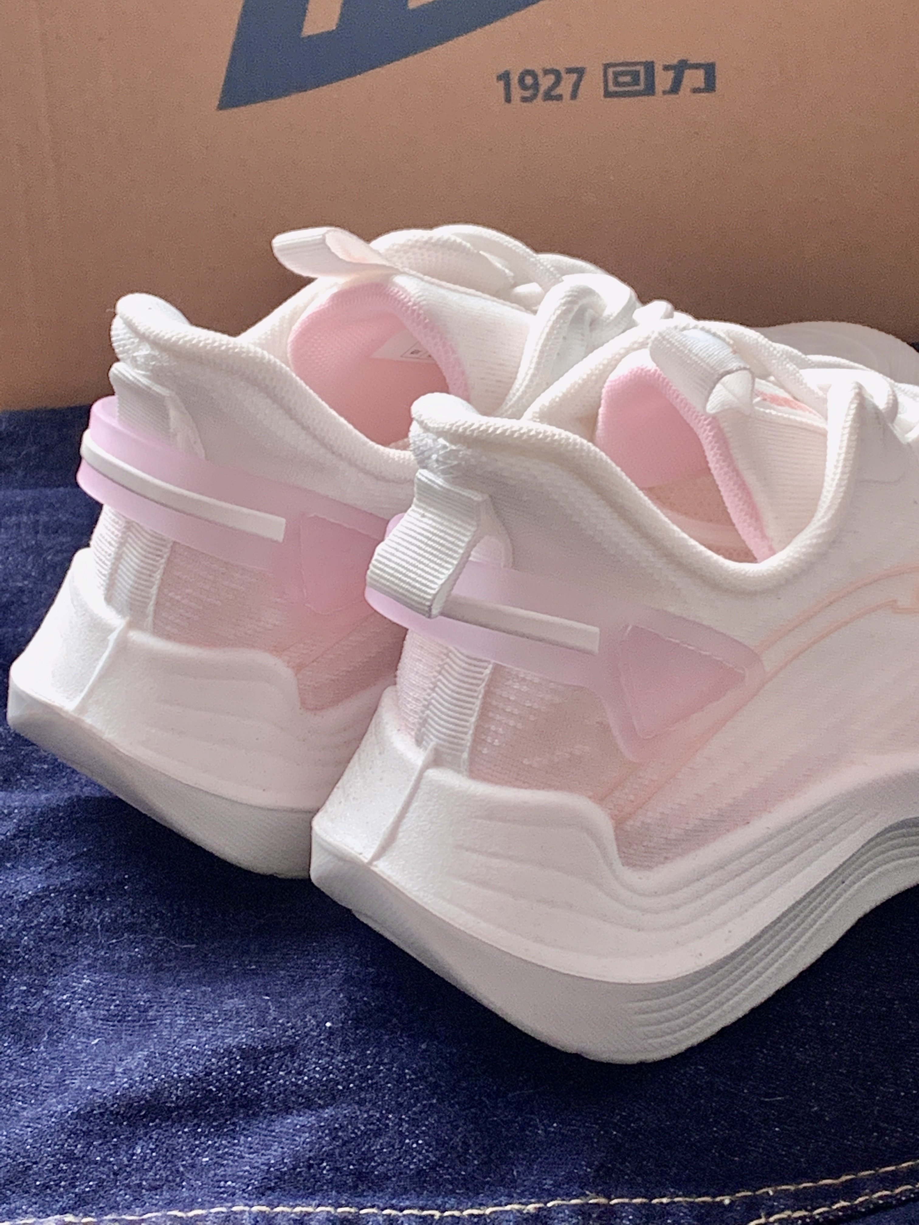 Back to fall-explosive sneakers, 2024 new summer junior high school school training in light-earthing running shoes