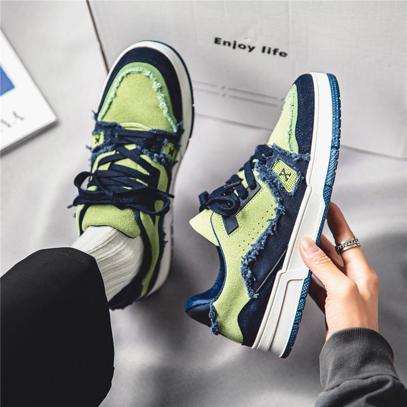 The small crowd designed the original sauerkraut man's summer tarpaulin shoes to breathe through the sports and leisure shoes