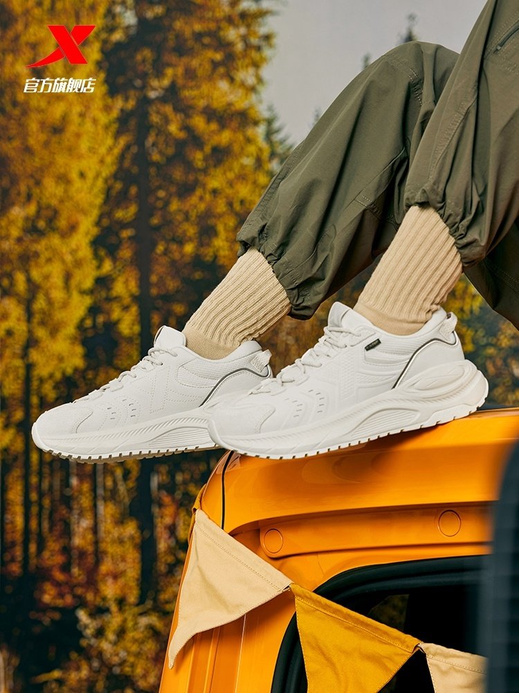 "Step-to-field sneakers for a new summer 2024