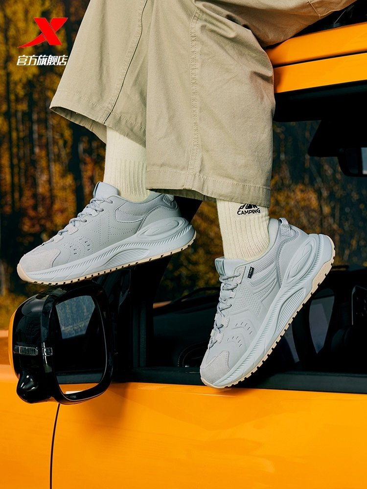 "Step-to-field sneakers for a new summer 2024