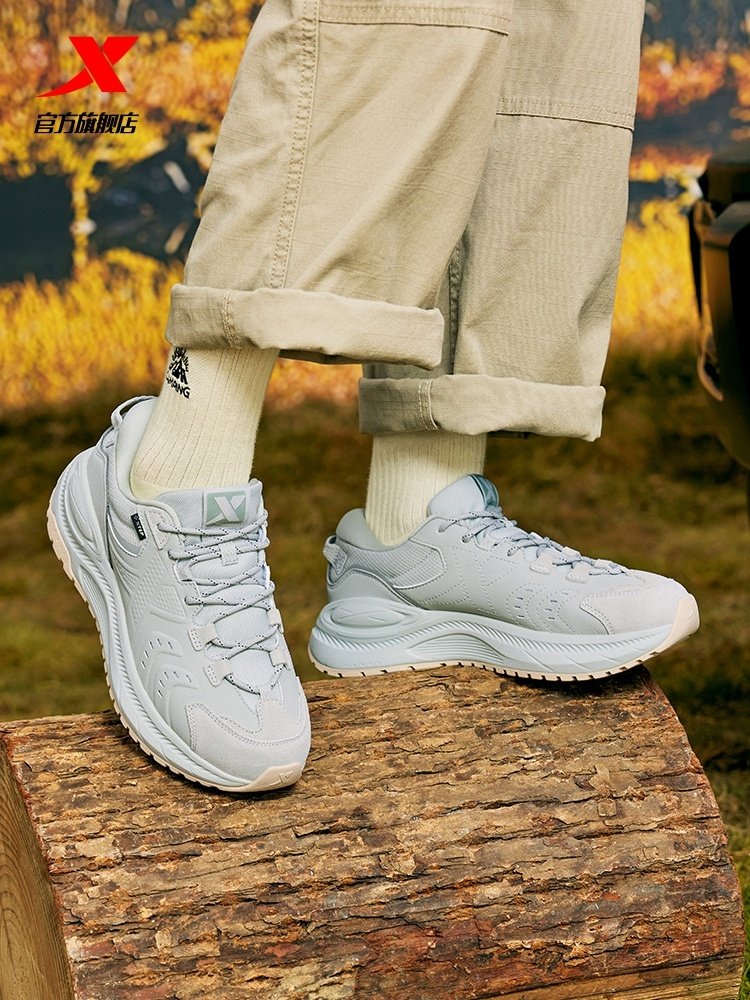 "Step-to-field sneakers for a new summer 2024