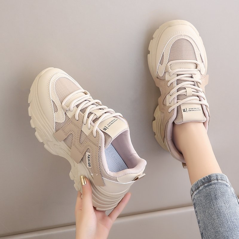 "Stomping on the Pee-Fat Girl's Shoes, Summer's 2024 Hong Kong Winds, Daddy's Shoe Net, Slip-Soft-de-Soft Shoe Girl."