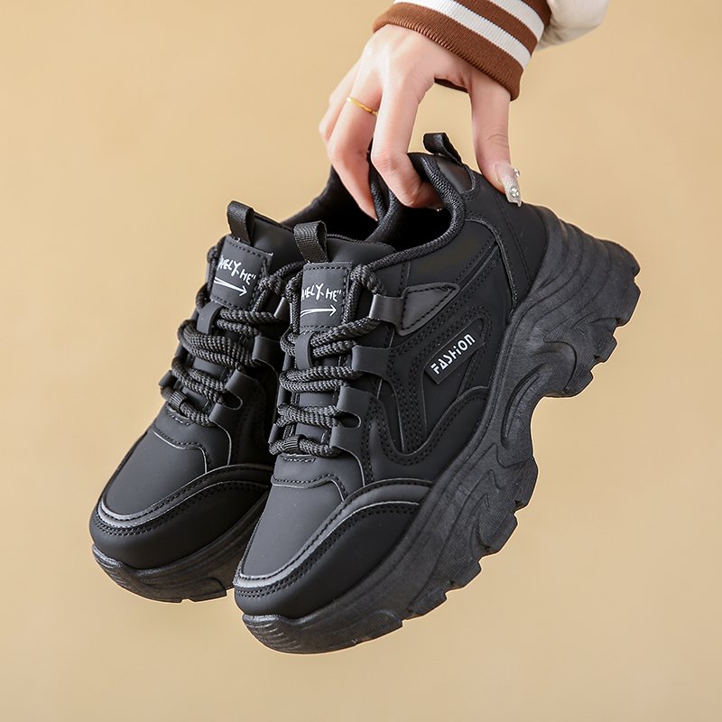 A new 2024 in spring and summer in waterproof sports for children who would've stepped on their feet