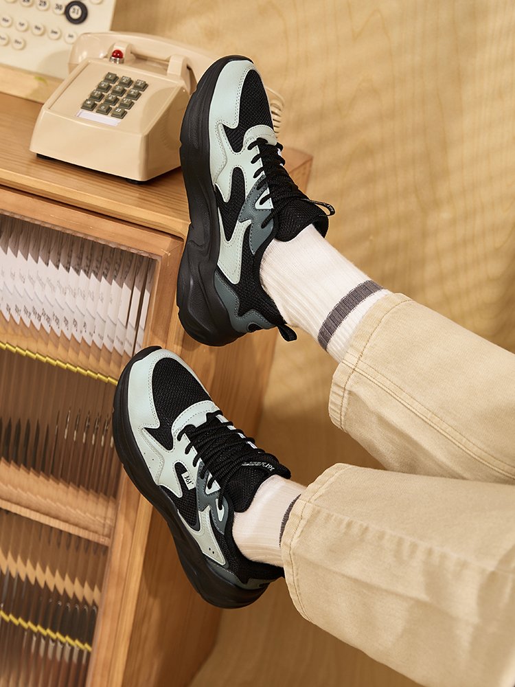 361 women's sneakers light on the net in the fall of 2024, light on the old man's shoes and light on the leisure shoes