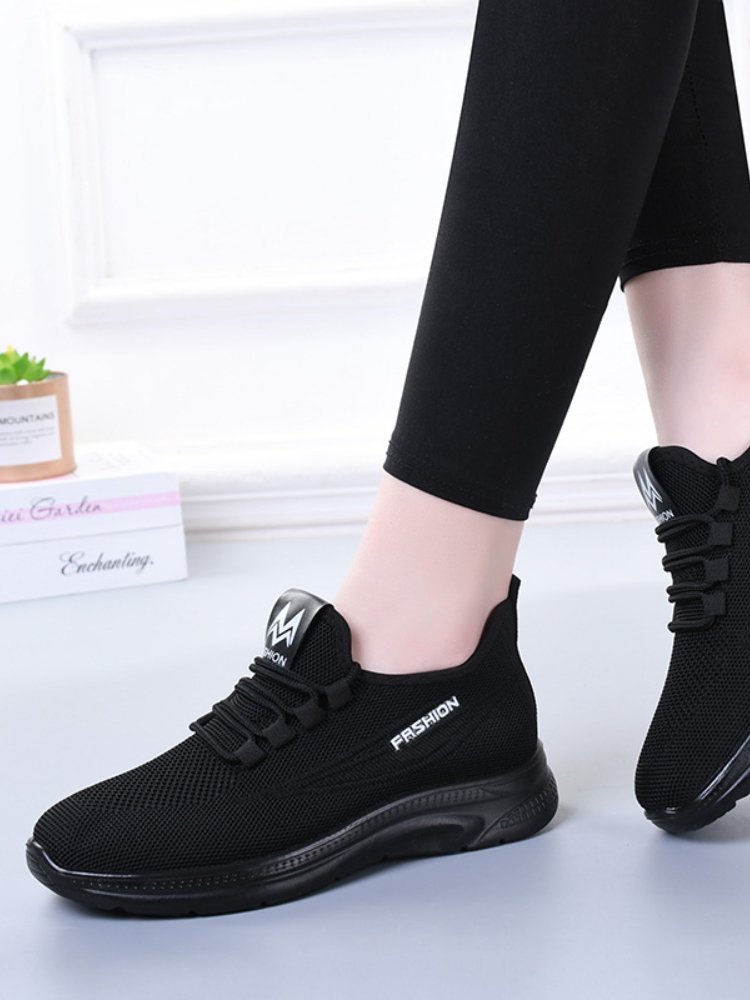 The old Beijing Shoegirls' Kitchen Shoes are working in black soft-defunct net shoes for air and ski