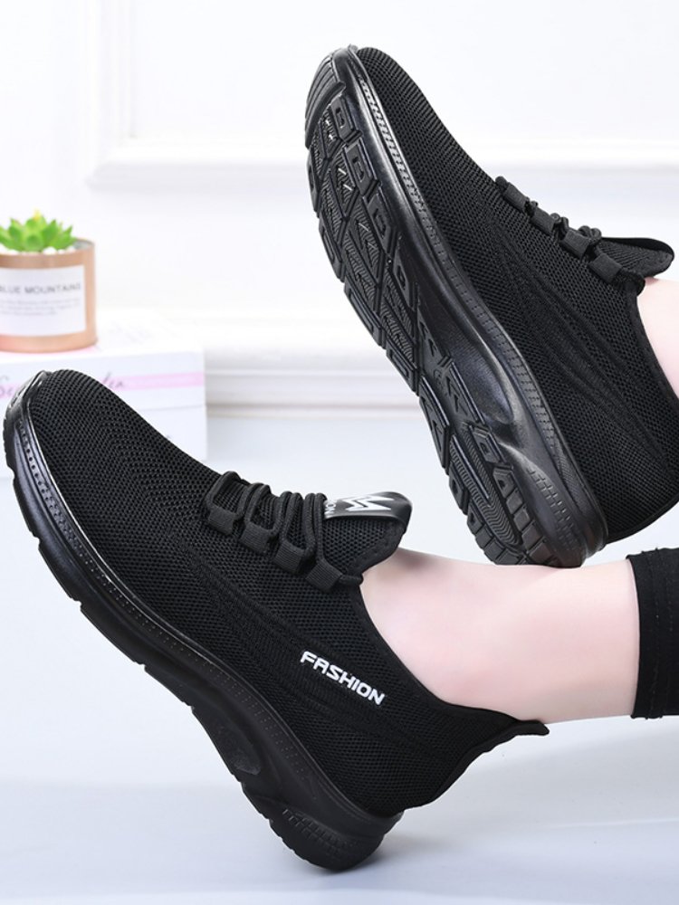 The old Beijing Shoegirls' Kitchen Shoes are working in black soft-defunct net shoes for air and ski