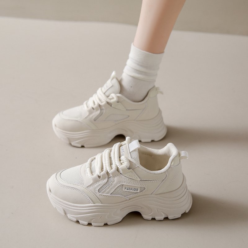 The black sneaker who stepped on the shit, and in summer, 2024, she got a new one with his old man's shoes on the skis