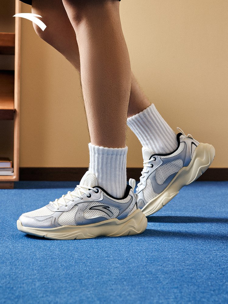 The Autumn Flow Nets with the air and the sandals on the floor