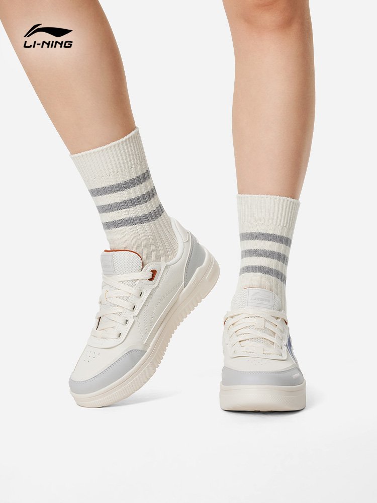 LEE Ning Zing Ying, 2024 new pair of cozy shoes for retro-heavy sneakers
