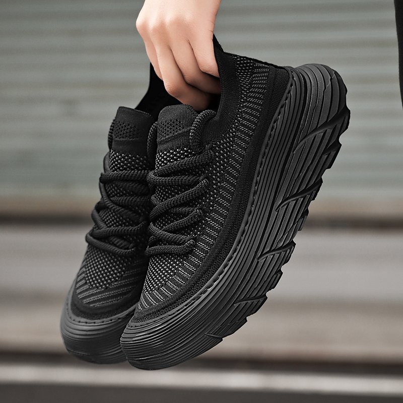 Men's shoes in the summer with a new 2024, pure black sports shoes, rehab net shoes, stench-proof, thick-stealed, stylish shoes