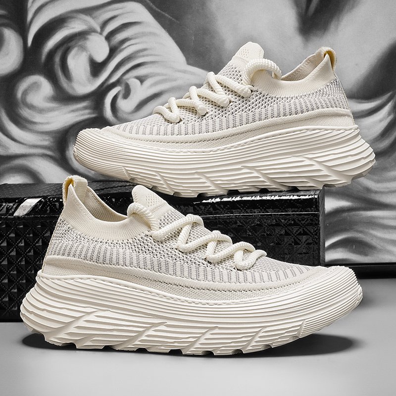 Men's shoes in the summer with a new 2024, pure black sports shoes, rehab net shoes, stench-proof, thick-stealed, stylish shoes