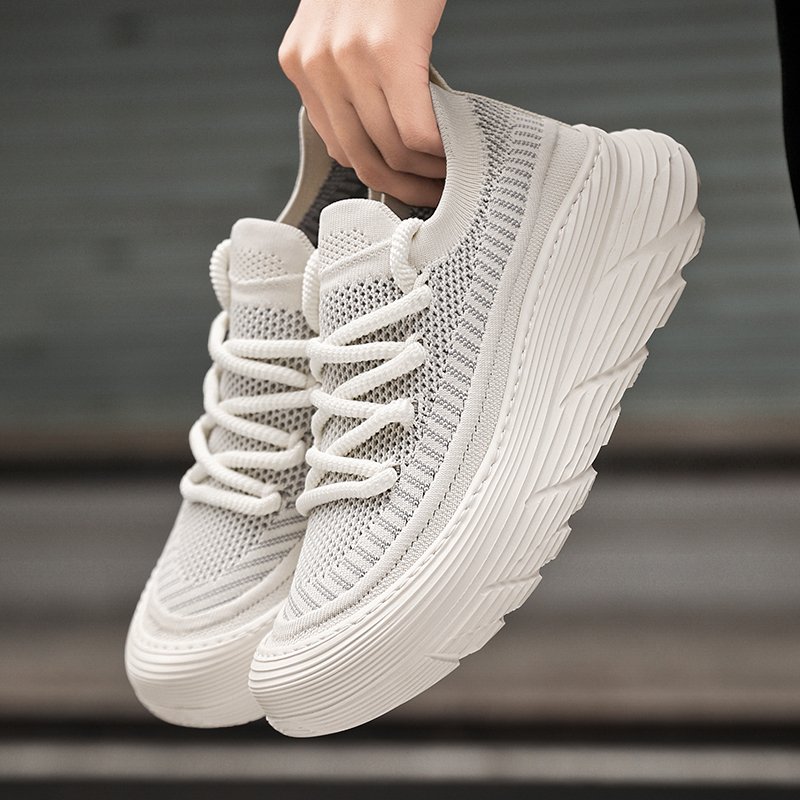 Men's shoes in the summer with a new 2024, pure black sports shoes, rehab net shoes, stench-proof, thick-stealed, stylish shoes