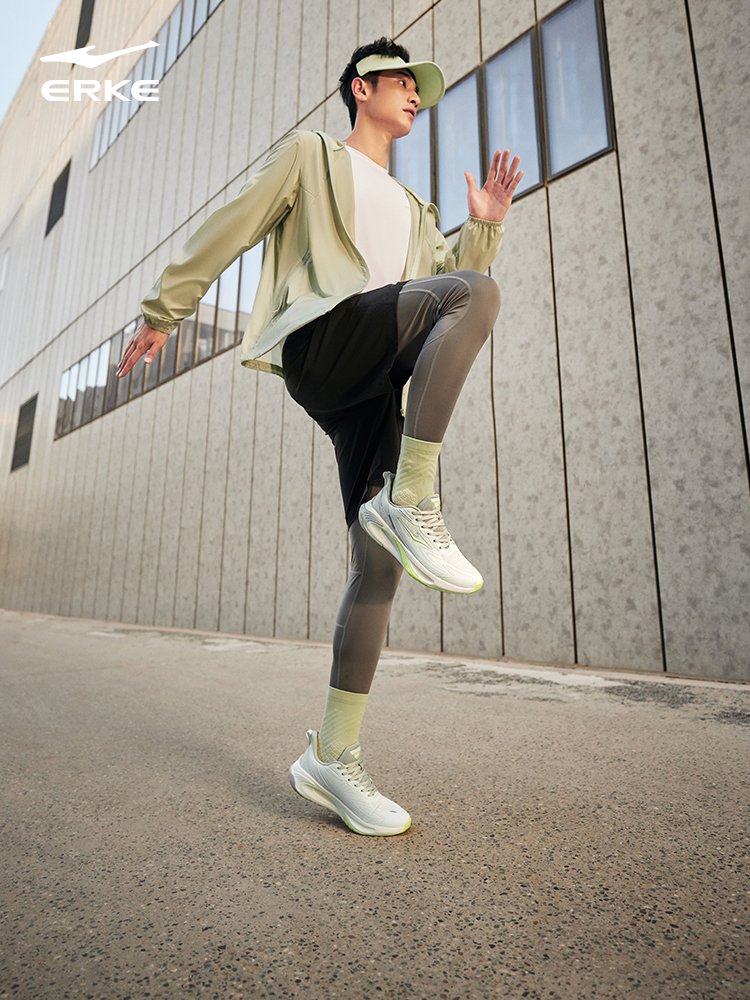 HUNG STARK'S 3ST RUNNING SHOES ARE NEW IN AUTUMN
