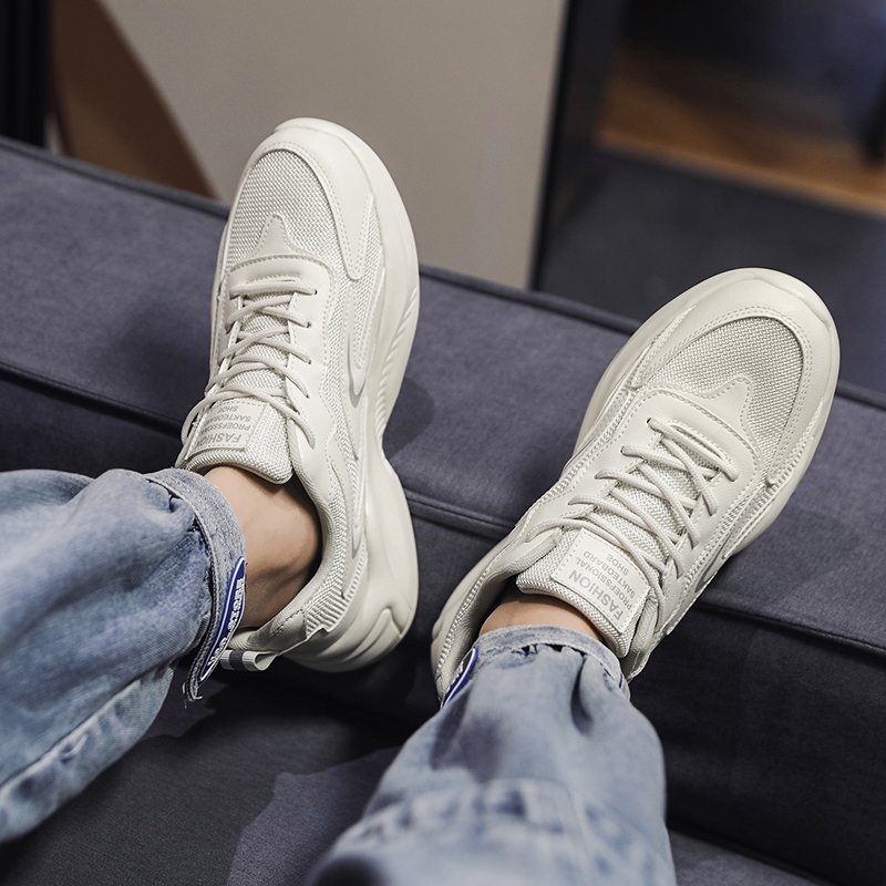 The new 2024 in the fall of a man's shoes is so much better than a man's white net