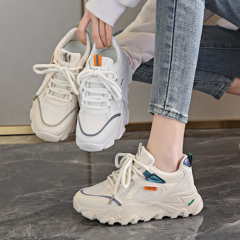 A new 2024 spring-covered old man's shoe-sitting student running shoes
