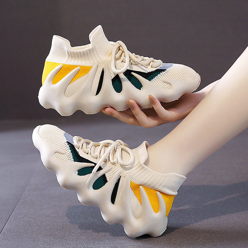 ♪ ♪ The octopus girl with a soft, soft, soft sneaker ♪