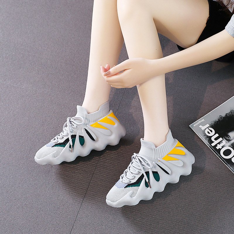 ♪ ♪ The octopus girl with a soft, soft, soft sneaker ♪