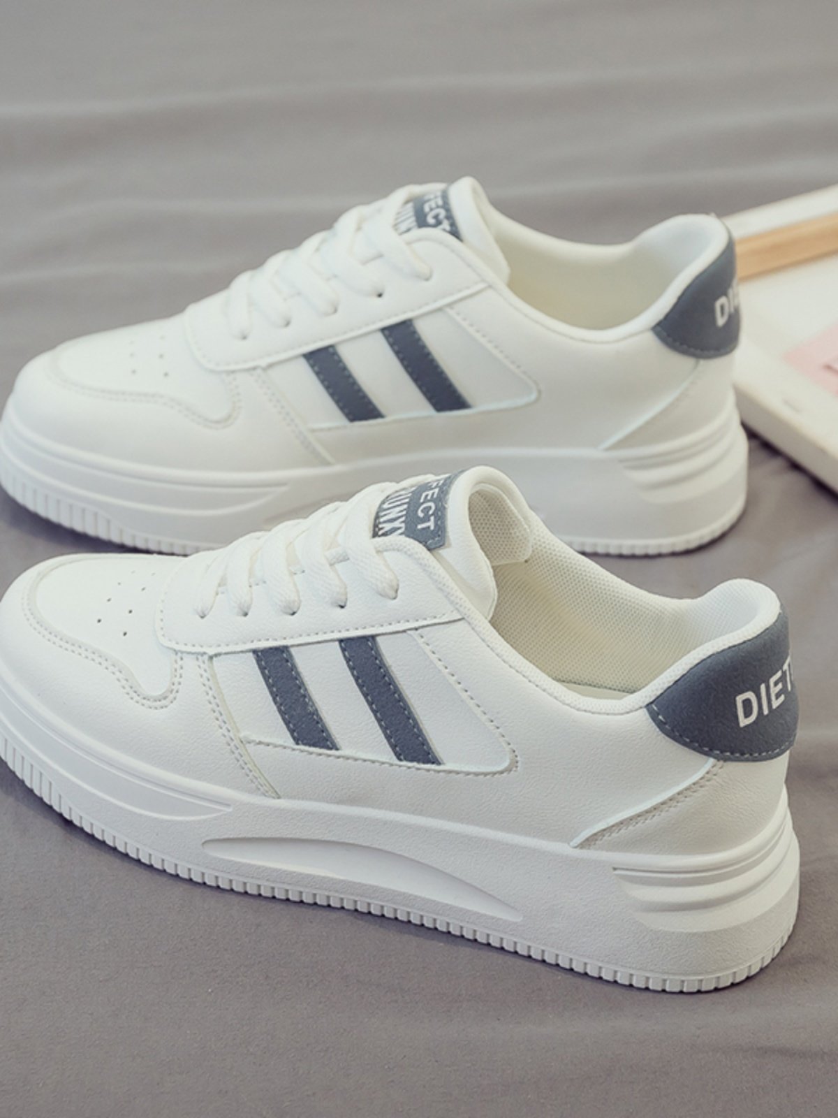 The brand-named white-shoe girl in the fall of 2024