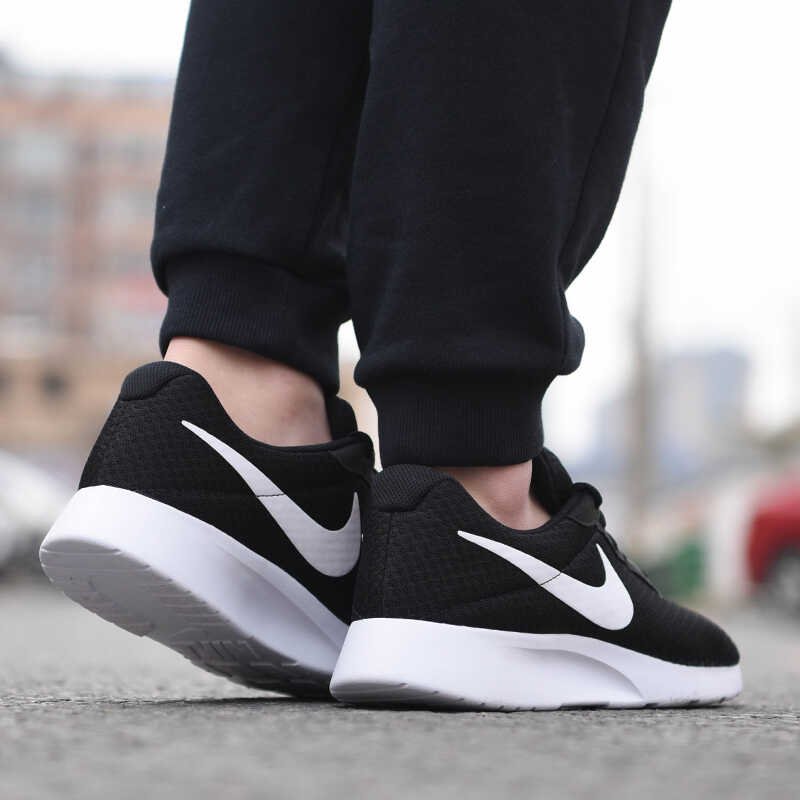 Nike tanjun, classic Internet-based black-and-white-free sports shoes 812654-011