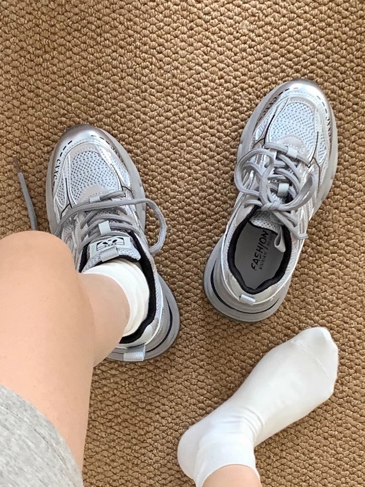 2024 new silver-coloured old man's shoes and girls around the world