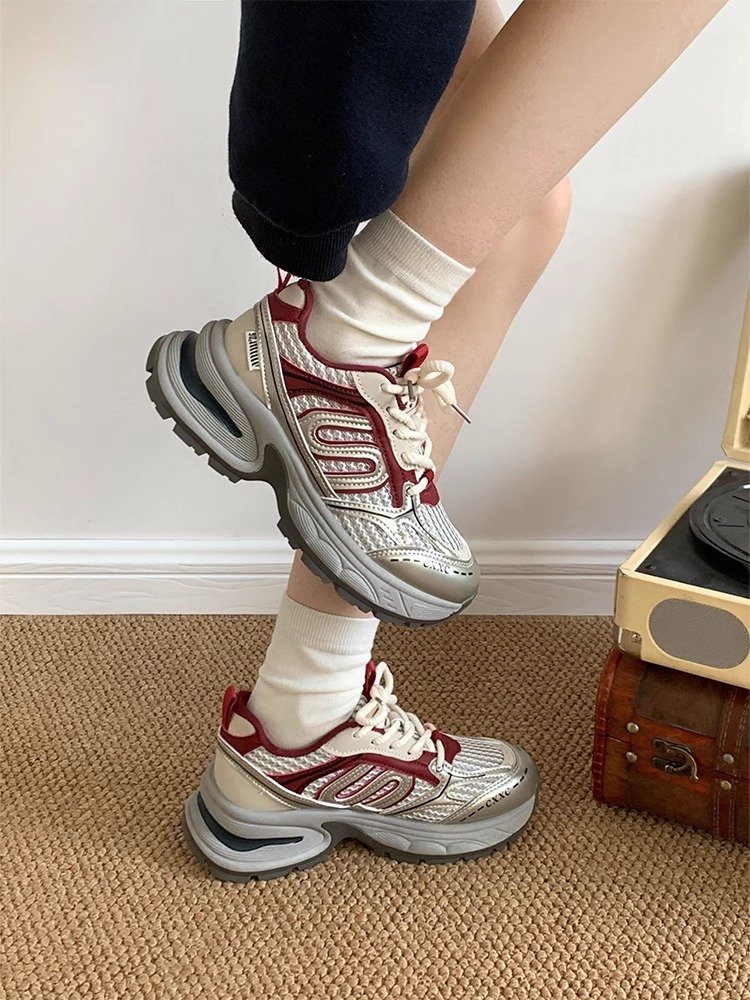 2024 new silver-coloured old man's shoes and girls around the world