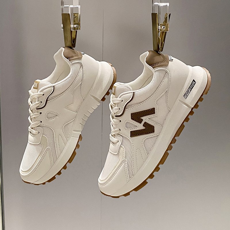 A new 2024 for sneakers in the fall of junior high school
