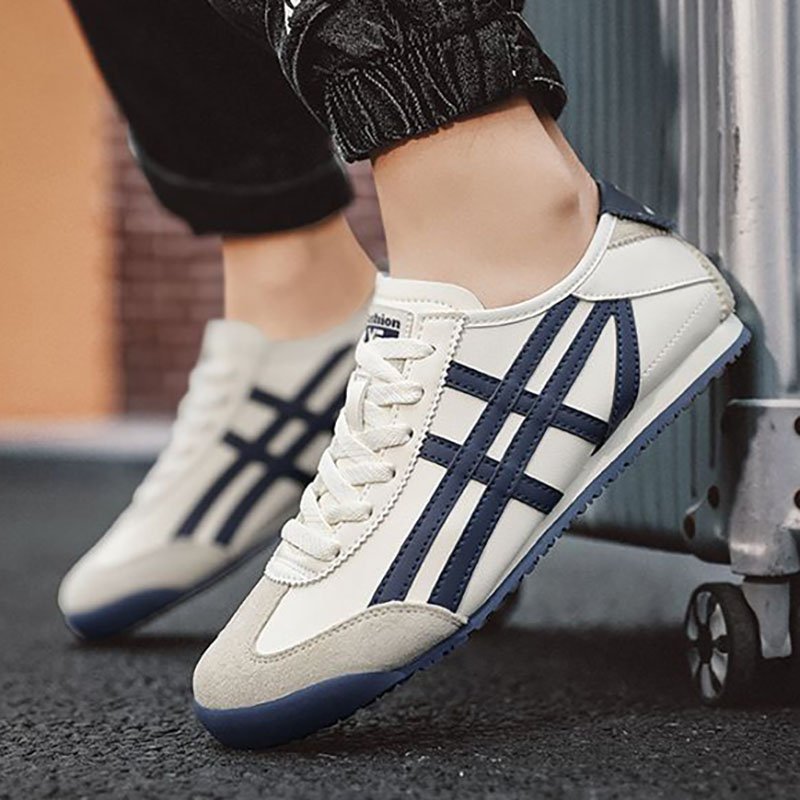 A new 2024 for a man's shoes in the summer with a stench-proof rags and white shoes and a spa