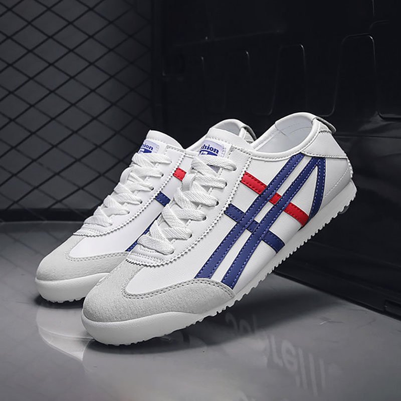 A new 2024 for a man's shoes in the summer with a stench-proof rags and white shoes and a spa