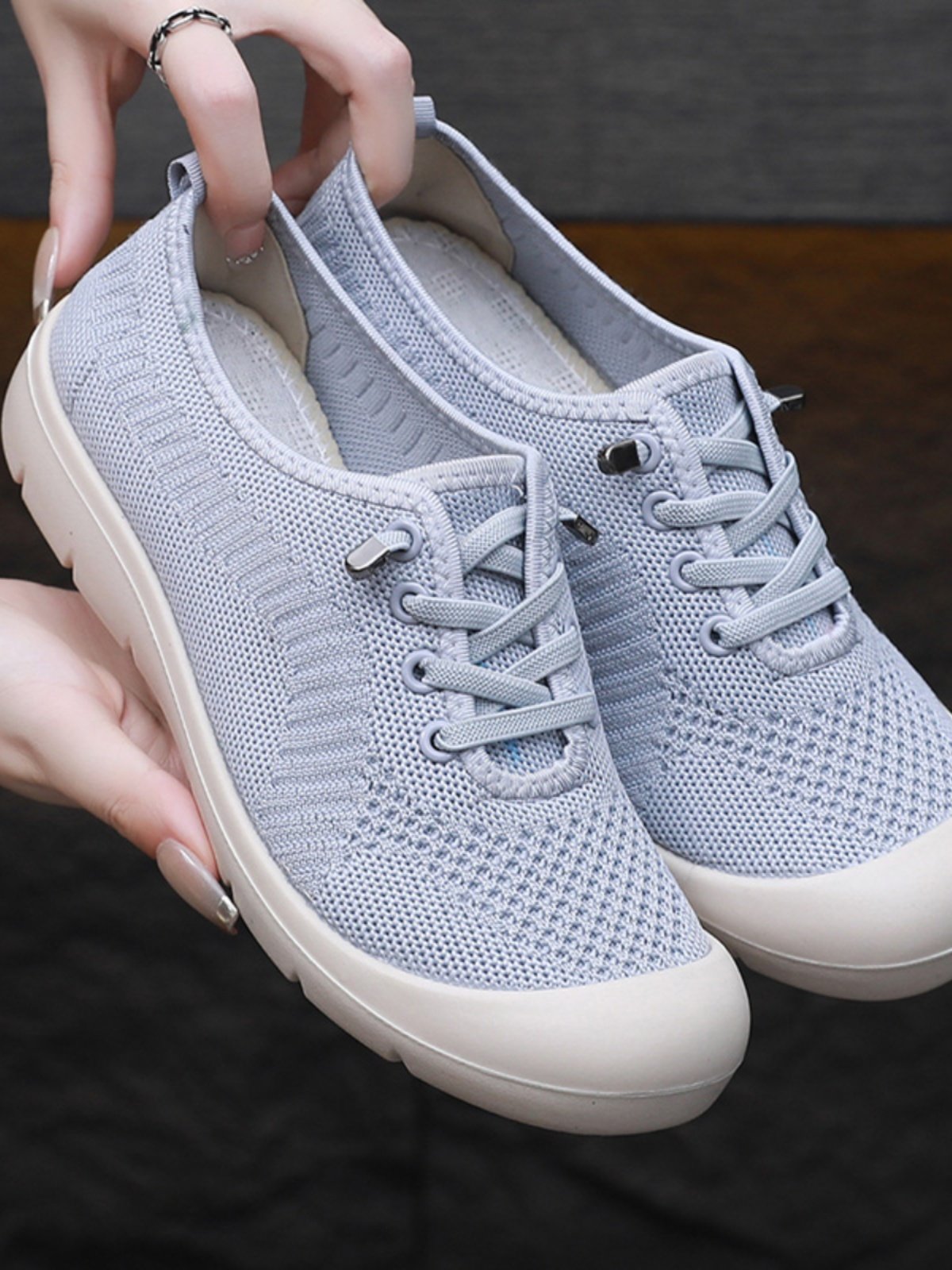 The old Beijing shoe girl is so comfortable on the soles of her shoes