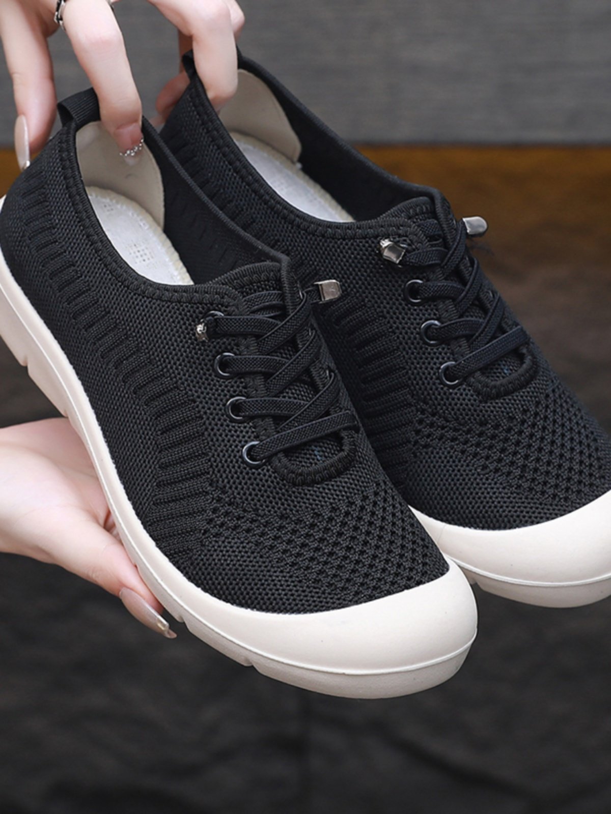 The old Beijing shoe girl is so comfortable on the soles of her shoes