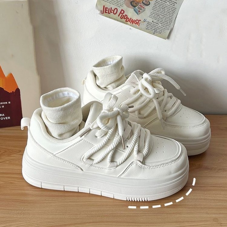 Little white-shoe girls from around the world, 2024 new flashbacks in summer