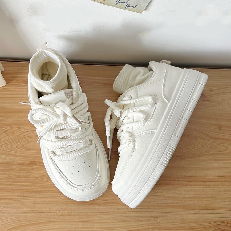 Little white-shoe girls from around the world, 2024 new flashbacks in summer