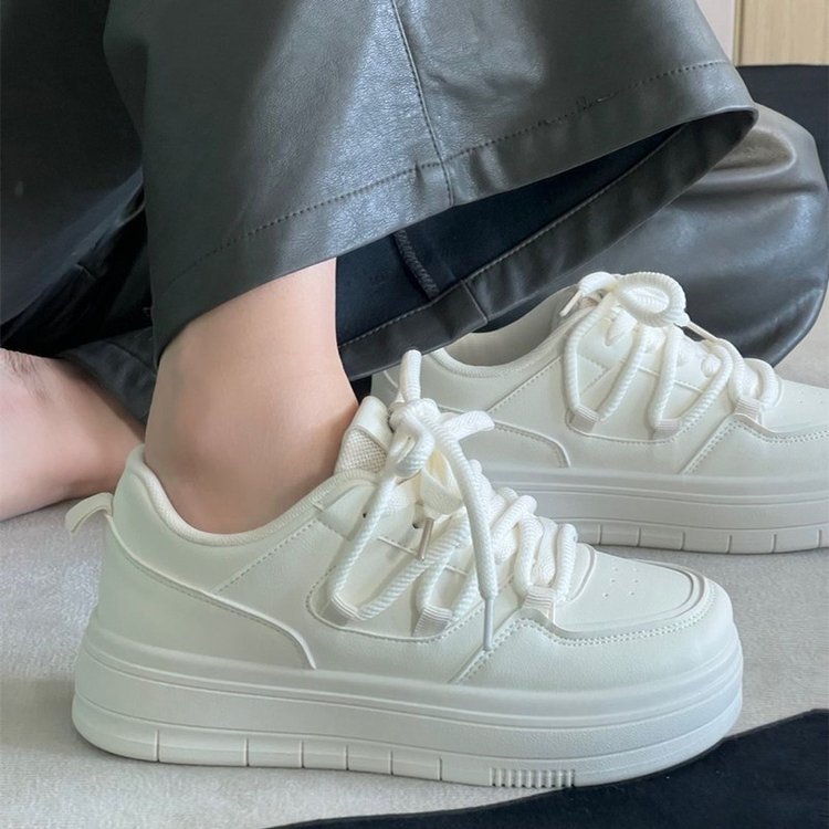 Little white-shoe girls from around the world, 2024 new flashbacks in summer