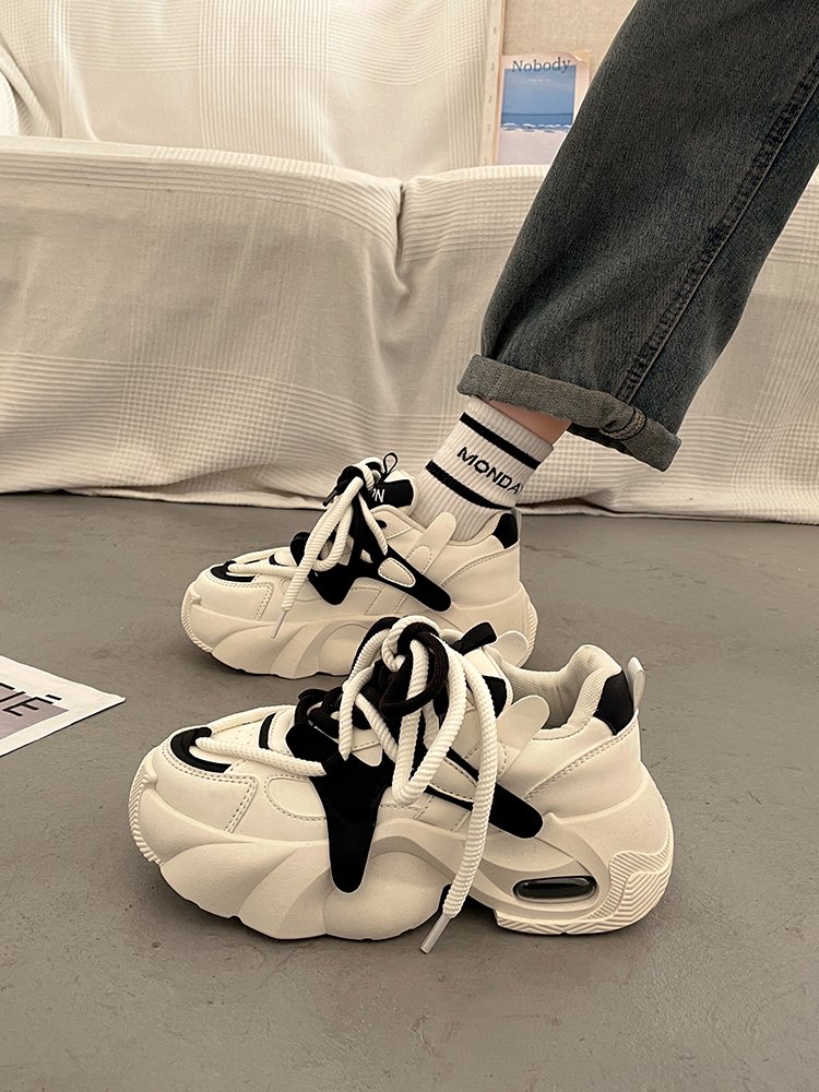 Europe stands on a small scale, old man's shoes and girls' spring fall are so hot, 2024 new and extra recreational sneakers