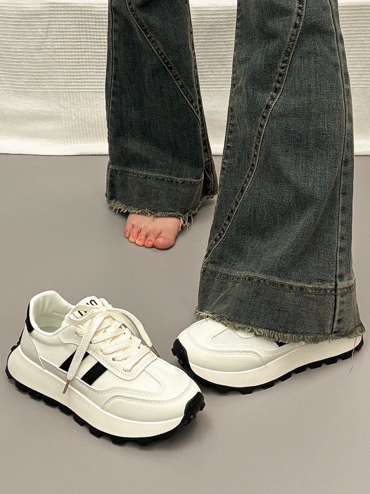 In the early morning and autumn of 2024, the new schoolgirl's military schoolgirl's shoes were all the same