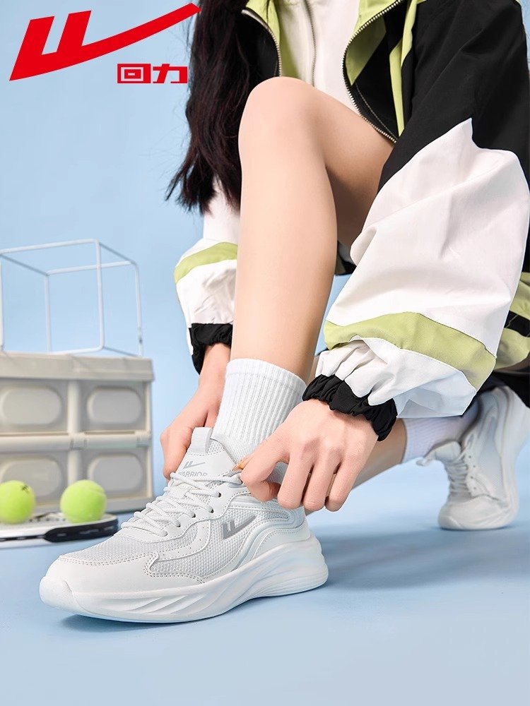 Backshoes, white sneakers, fresh money on the net this year