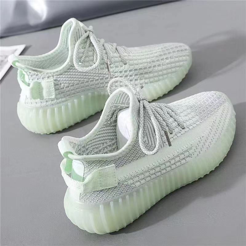 The new coconut shoe weaves in the summer 2024 light-sweeting Koreans