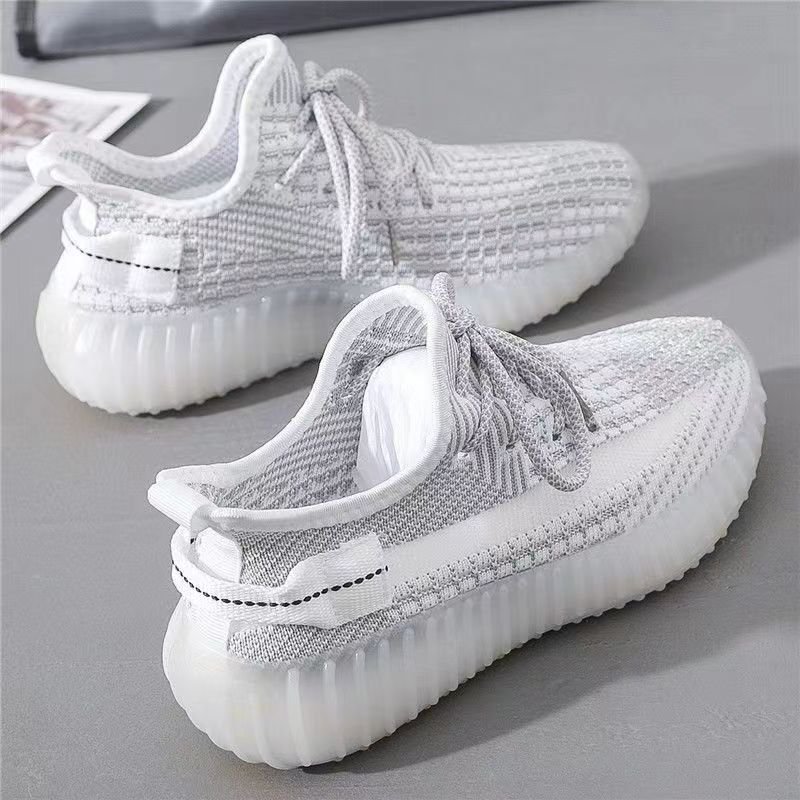 The new coconut shoe weaves in the summer 2024 light-sweeting Koreans