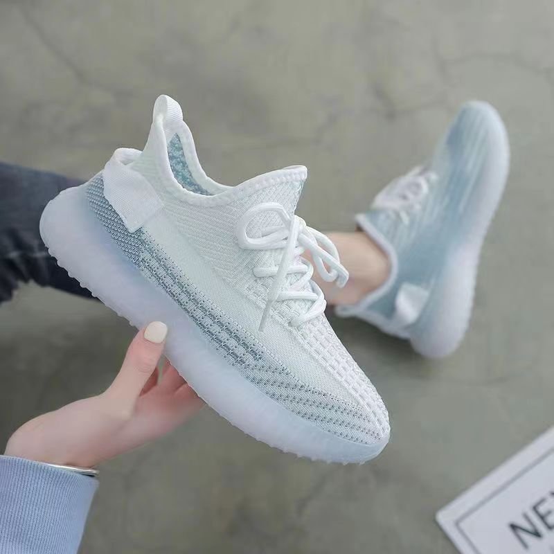 The new coconut shoe weaves in the summer 2024 light-sweeting Koreans